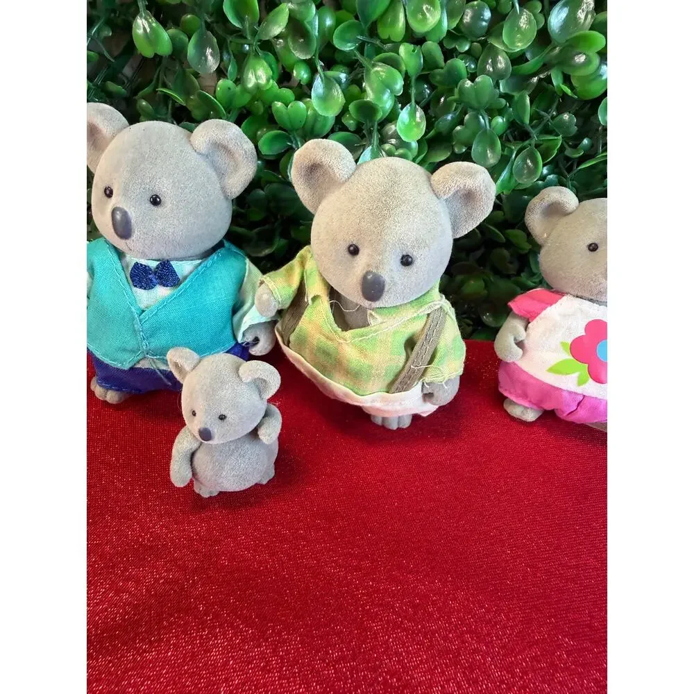 Lil Woodzeez Canberra Koala Family 4 Pack Flocked Gray Figures Outfits
